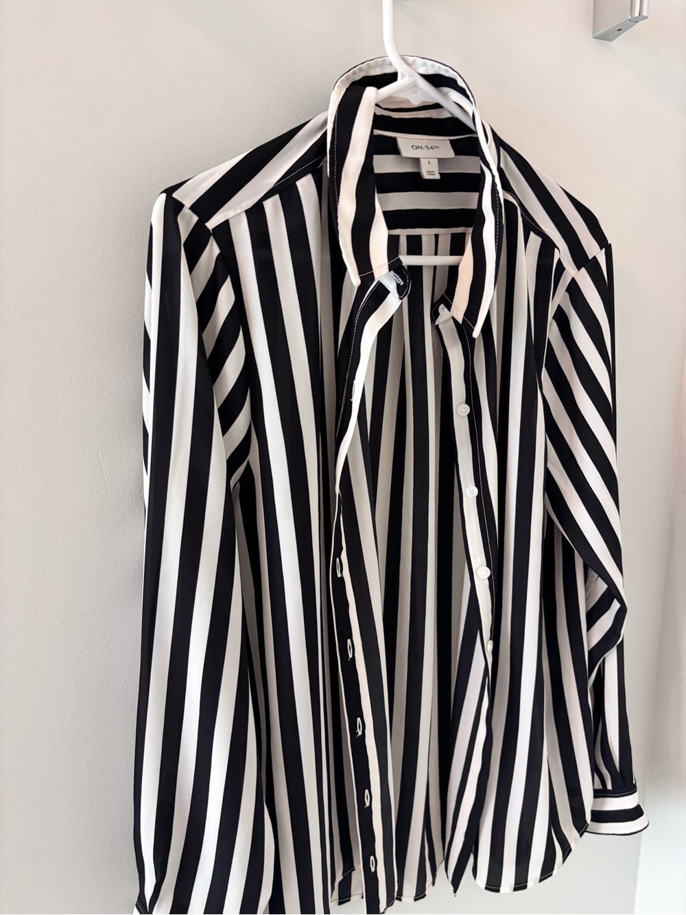 on twelfth Women's Button-Front Crepe Shirt - Picture 6 of 7